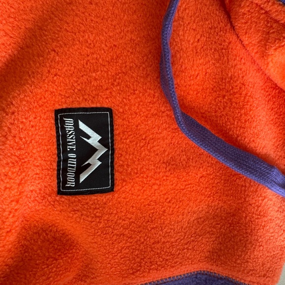 MASSIVE OUTDOOR HOODIE - Picture 5 of 5